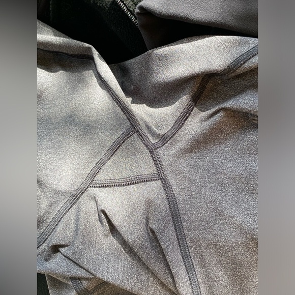 Lululemon Squad Goals Crop (17") ~Heathered Gray & Black, Size 6 - Picture 9 of 9